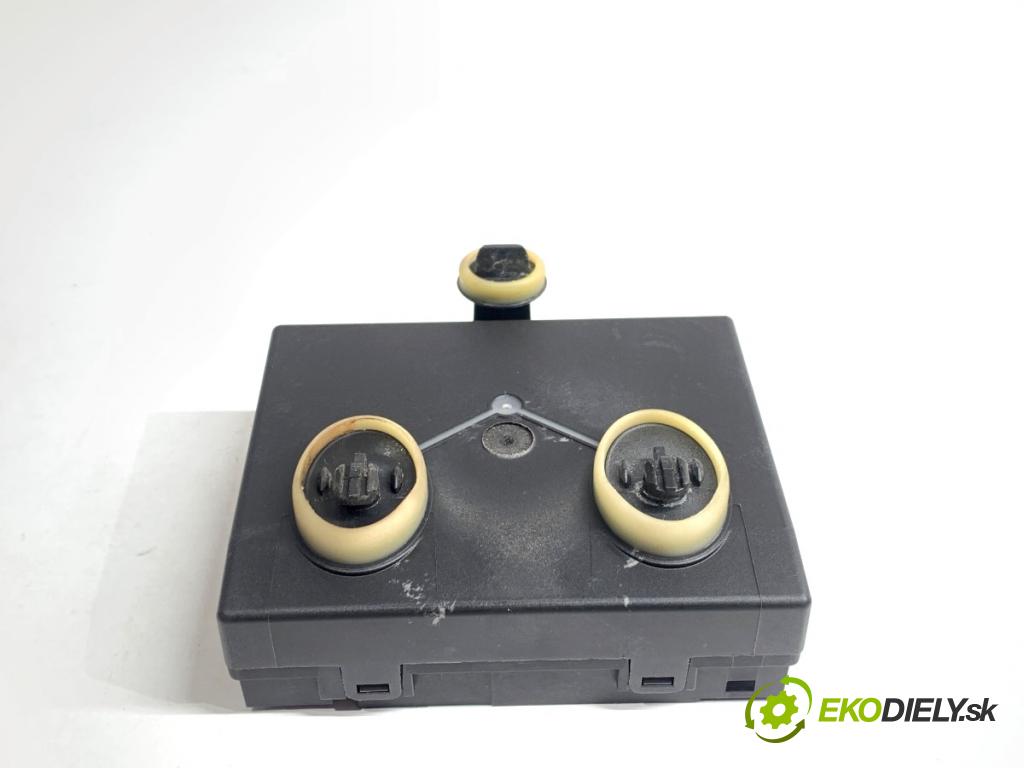 AUDI A6 C7 Kombi 2017 445 kW RS6 performance quattro 3993 modul dveře přední část pravý 4G8959792F