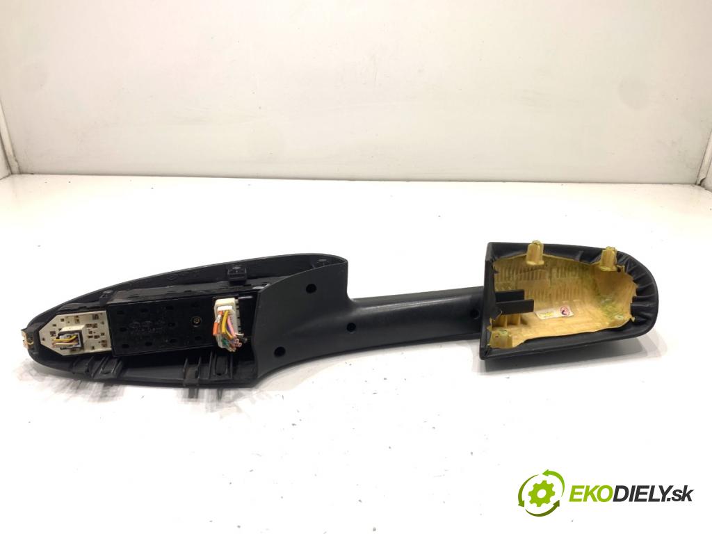 HYUNDAI TUCSON SUV 2006 103 kW 2.0 CRDi 1991 Prepínač okien 93576-2E200 (Prepínacie páčky pod volantom)