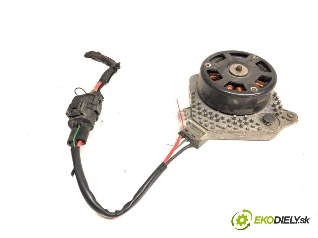 BMW F30 sedan 2015 180 kW 328 i xDrive 1997 ventilátor chladiče 8641946 (Ventilátor)