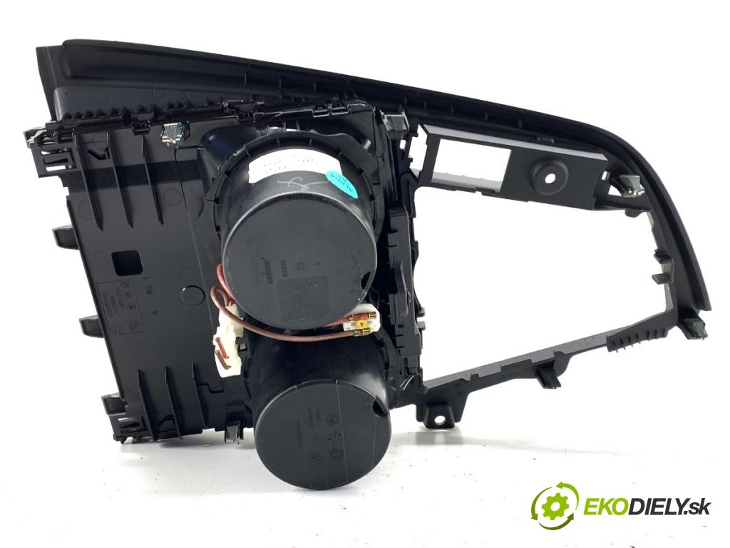 BMW F30 sedan 2015 180 kW 328 i xDrive 1997 Držiak na nápoje 105495997C (Držiak (úchyt) na nápoje)