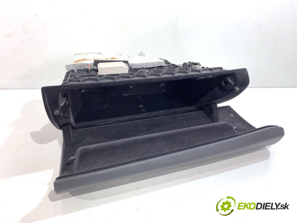 BMW F30 sedan 2015 180 kW 328 i xDrive 1997 Priehradka, kastlík spolujazdca 72758410 (Priehradka (kastlík))