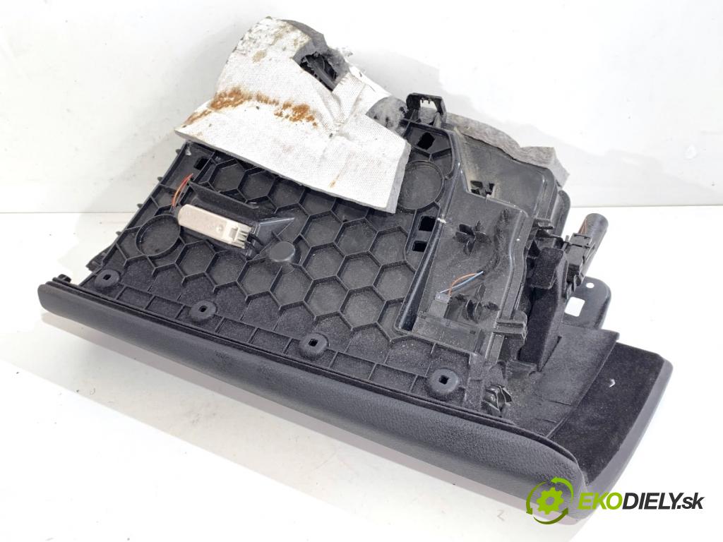 BMW F30 sedan 2015 180 kW 328 i xDrive 1997 Priehradka, kastlík spolujazdca 72758410 (Priehradka (kastlík))