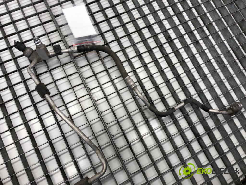 BMW F30 sedan 2015 180 kW 328 i xDrive 1997 rúrka klimatizace 9212236 (Trubka klimatizace)