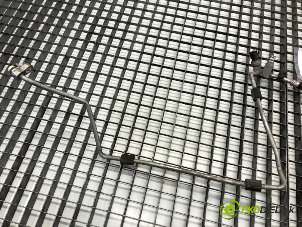 BMW F30 sedan 2015 180 kW 328 i xDrive 1997 rúrka klimatizace 9212236 (Trubka klimatizace)