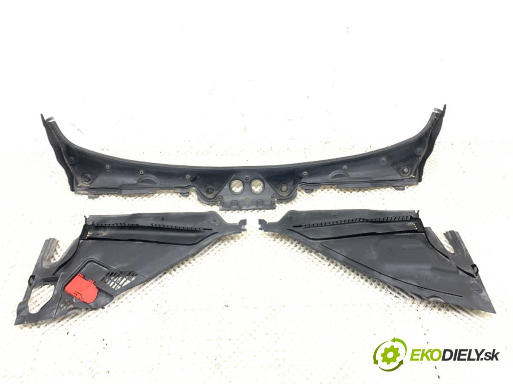 BMW F30 sedan 2015 180 kW 328 i xDrive 1997 torpédo plast pod čelní okno 74850610 (Plast pod čelním sklem)