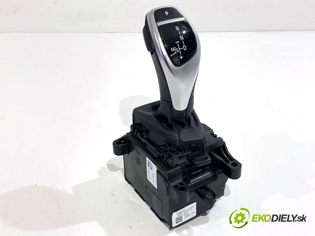 BMW F30 sedan 2015 180 kW 328 i xDrive 1997 Kulisa 9296898 (Rýchlostná páka (kulisa))