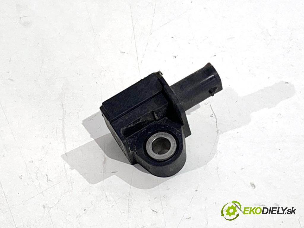 BMW F30 sedan 2015 180 kW 328 i xDrive 1997 Snímač nárazu 9196042 (Snímač nárazu)