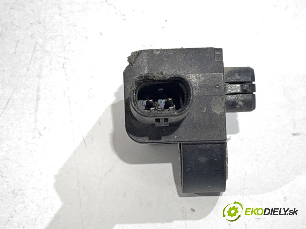 BMW F30 sedan 2015 180 kW 328 i xDrive 1997 Snímač nárazu 9196042 (Snímač nárazu)