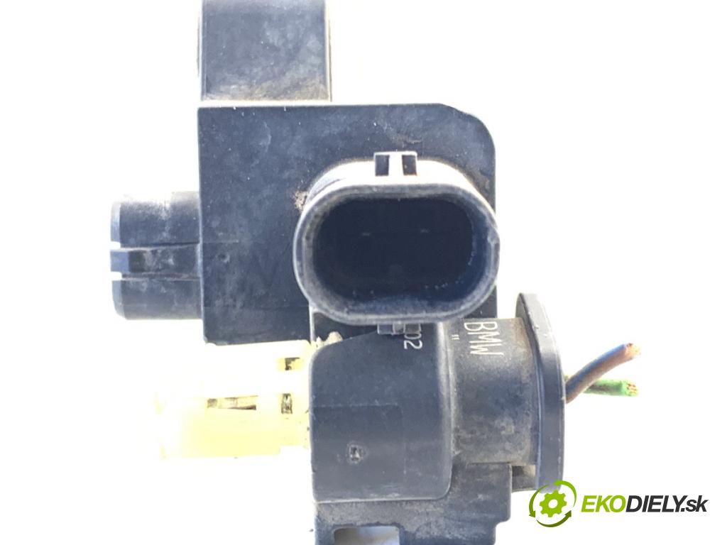 BMW F30 sedan 2015 180 kW 328 i xDrive 1997 Snímač nárazu 9196042 (Snímač nárazu)