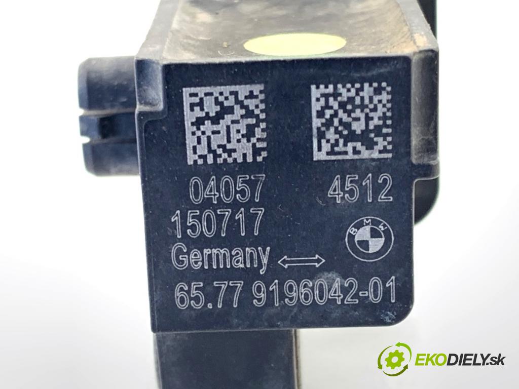 BMW F30 sedan 2015 180 kW 328 i xDrive 1997 Snímač nárazu 9196042 (Snímač nárazu)