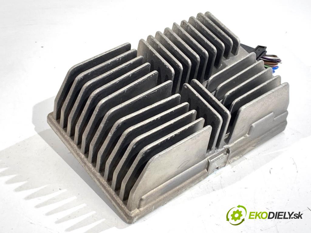 BMW F30 sedan 2015 180 kW 328 i xDrive 1997 Zosilňovač 9390447 (Zosilňovač)