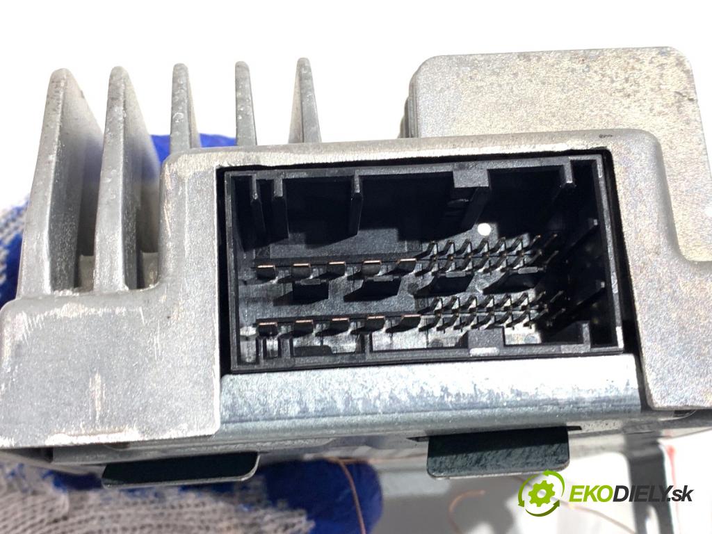 BMW F30 sedan 2015 180 kW 328 i xDrive 1997 Zosilňovač 9390447 (Zosilňovač)