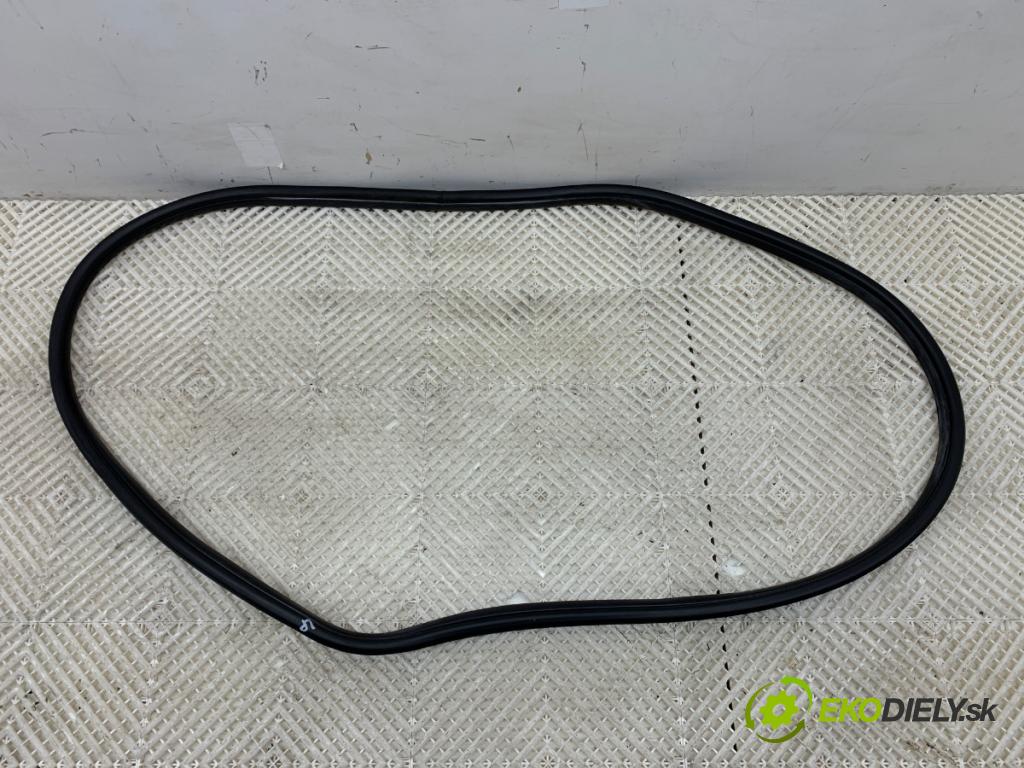 BMW F30 sedan 2015 180 kW 328 i xDrive 1997 těsnění dveře přední část levá strana 7258312