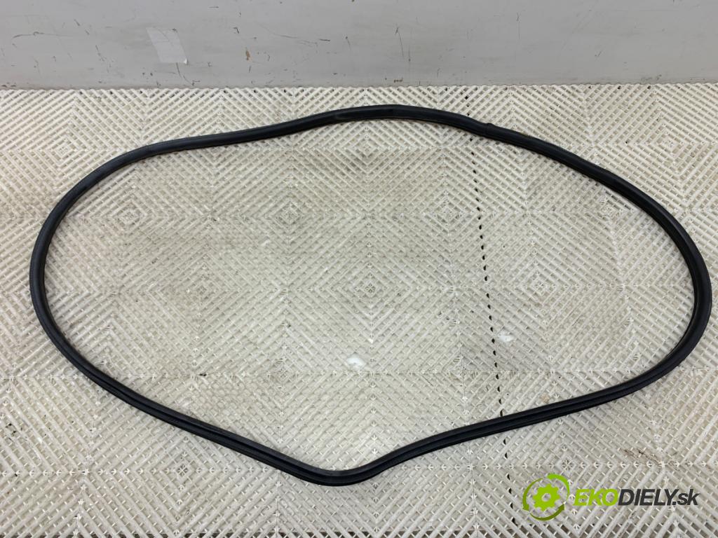 BMW F30 sedan 2015 180 kW 328 i xDrive 1997 těsnění dveře přední část levá strana 7258312