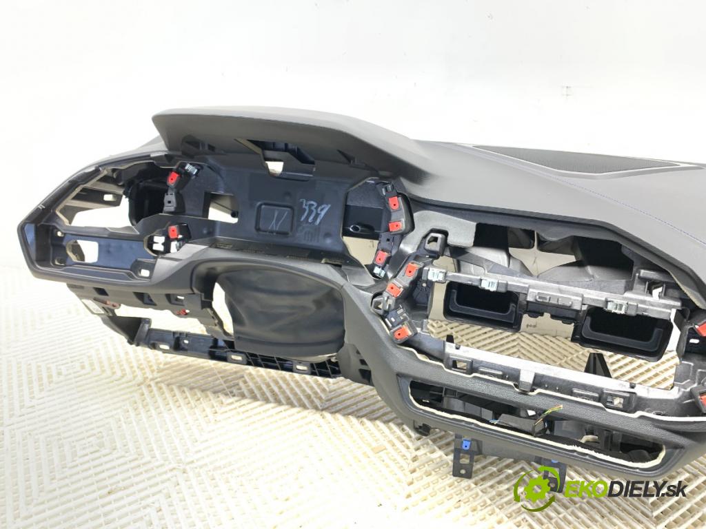 BMW F44 coupe 2021 131 kW 220 i 1998 Palubná doska VANKÚŠ: spolujazdca