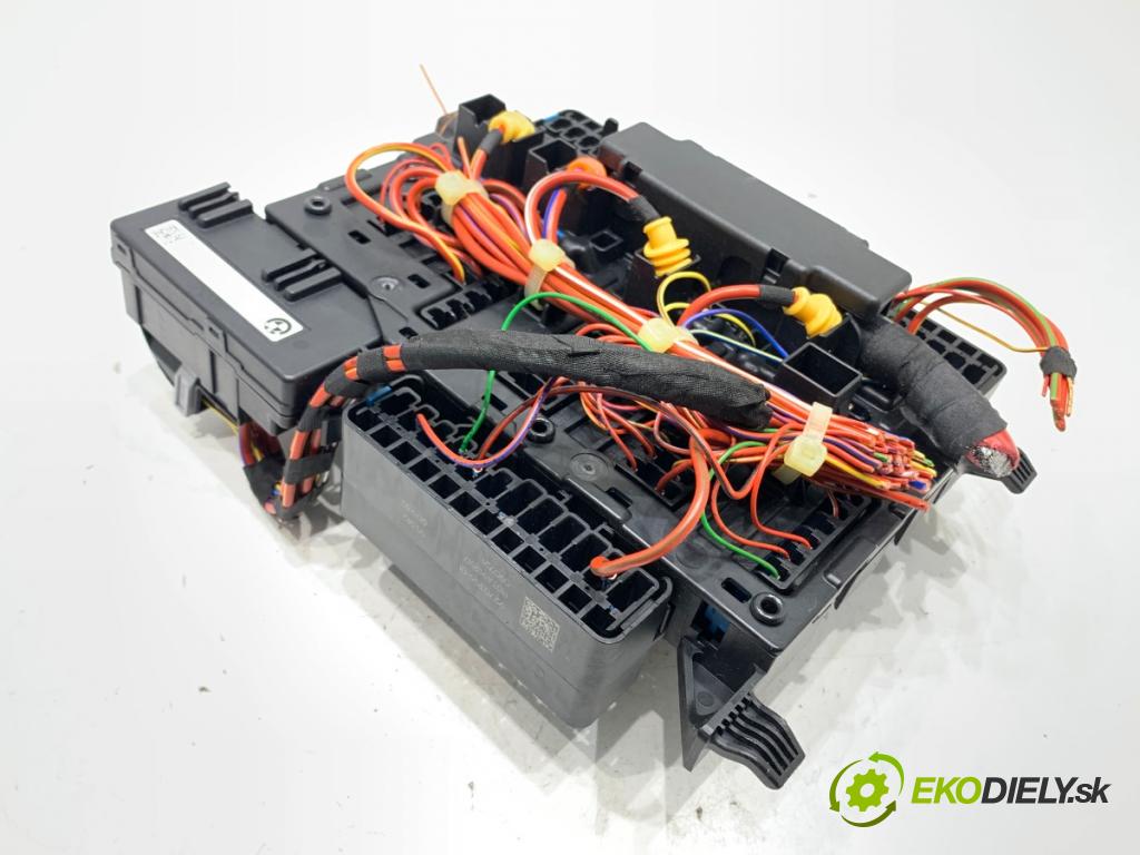 BMW F44 coupe 2021 131 kW 220 i 1998 Skrinka poistková 5A323C9 (Poistková skrinka)