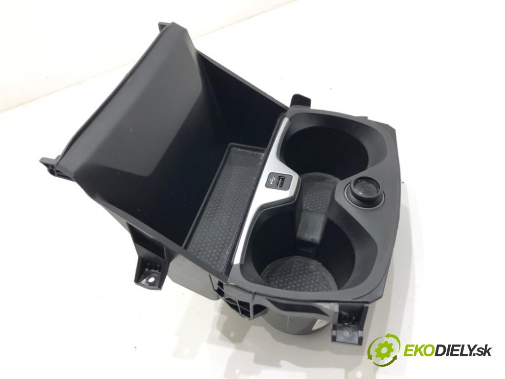 BMW F44 coupe 2021 131 kW 220 i 1998 Držiak na nápoje 6823329 (Držiak (úchyt) na nápoje)