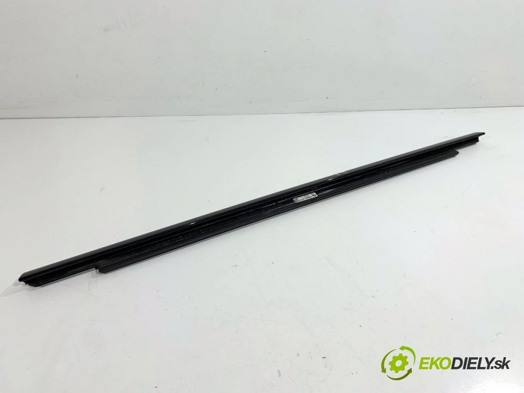 BMW F44 coupe 2021 131 kW 220 i 1998 lišta Sbírání: zadní část pravý 7483140