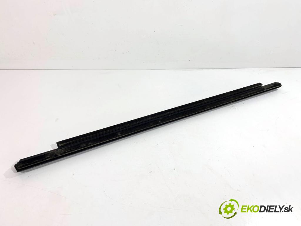 BMW F44 coupe 2021 131 kW 220 i 1998 lišta Sbírání: zadní část pravý 7483140