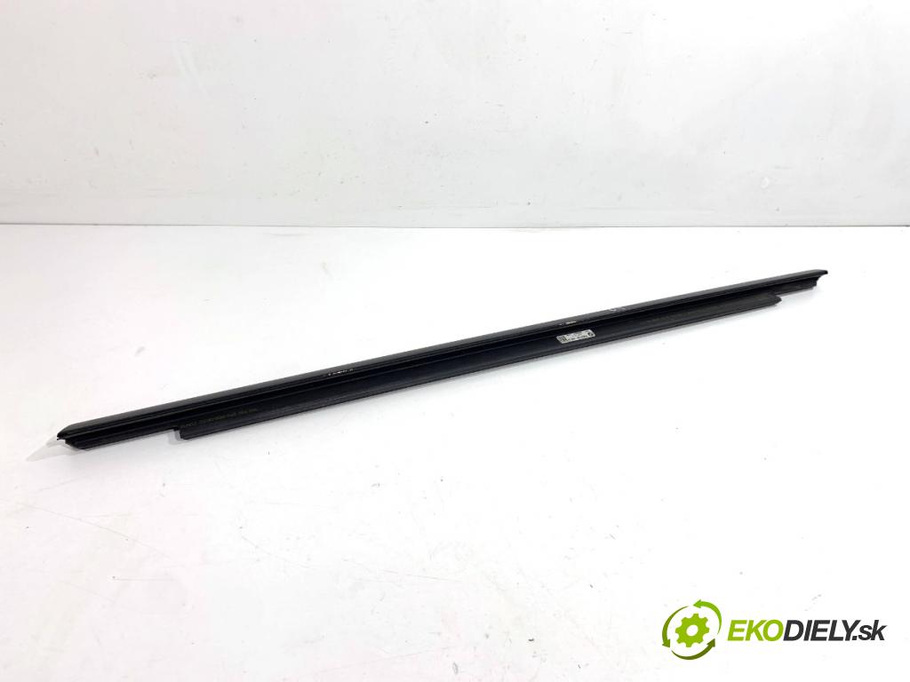 BMW F44 coupe 2021 131 kW 220 i 1998 lišta Sbírání: zadní část levý 7483139