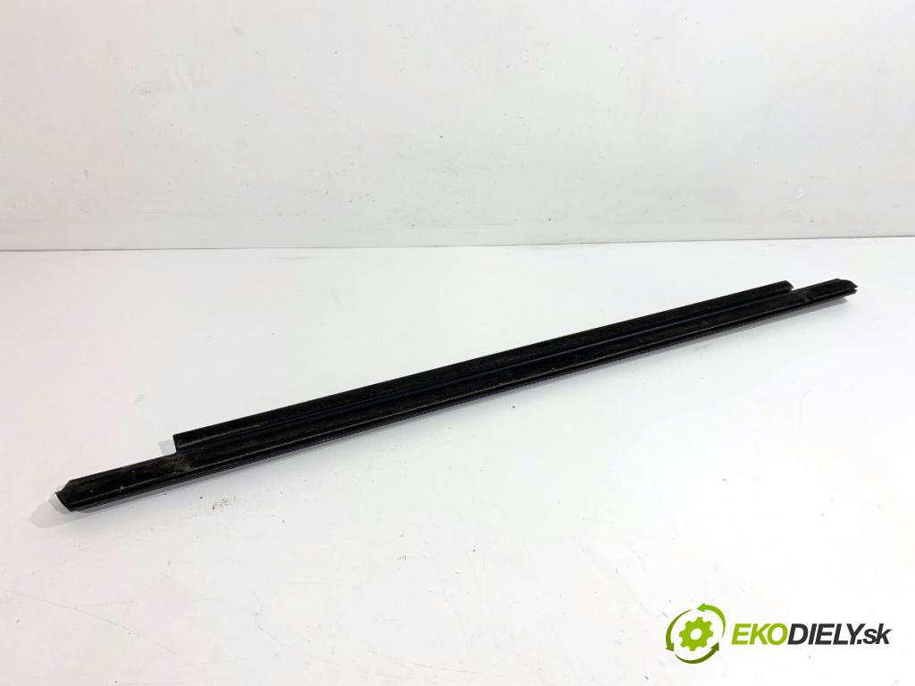 BMW F44 coupe 2021 131 kW 220 i 1998 lišta Sbírání: zadní část levý 7483139