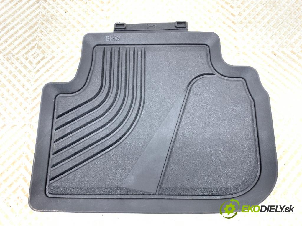 BMW F44 coupe 2021 131 kW 220 i 1998 koberček zad pravy 2469123