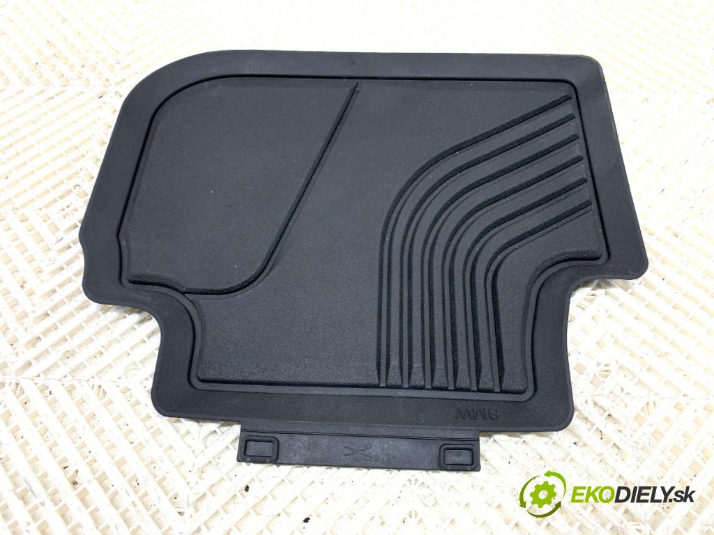 BMW F44 coupe 2021 131 kW 220 i 1998 koberček zad pravy 2469123