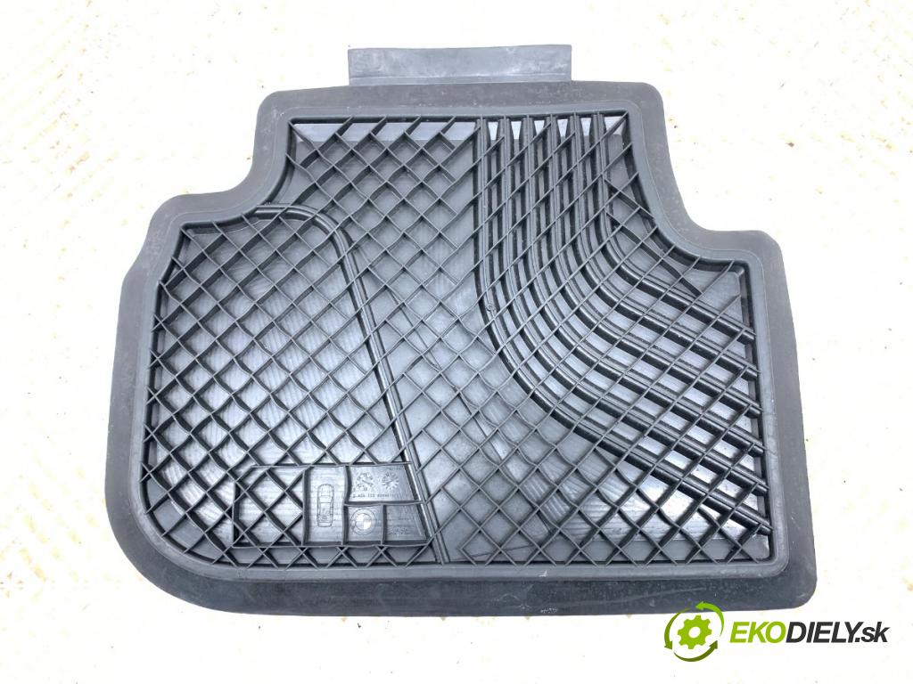BMW F44 coupe 2021 131 kW 220 i 1998 koberček zad pravy 2469123
