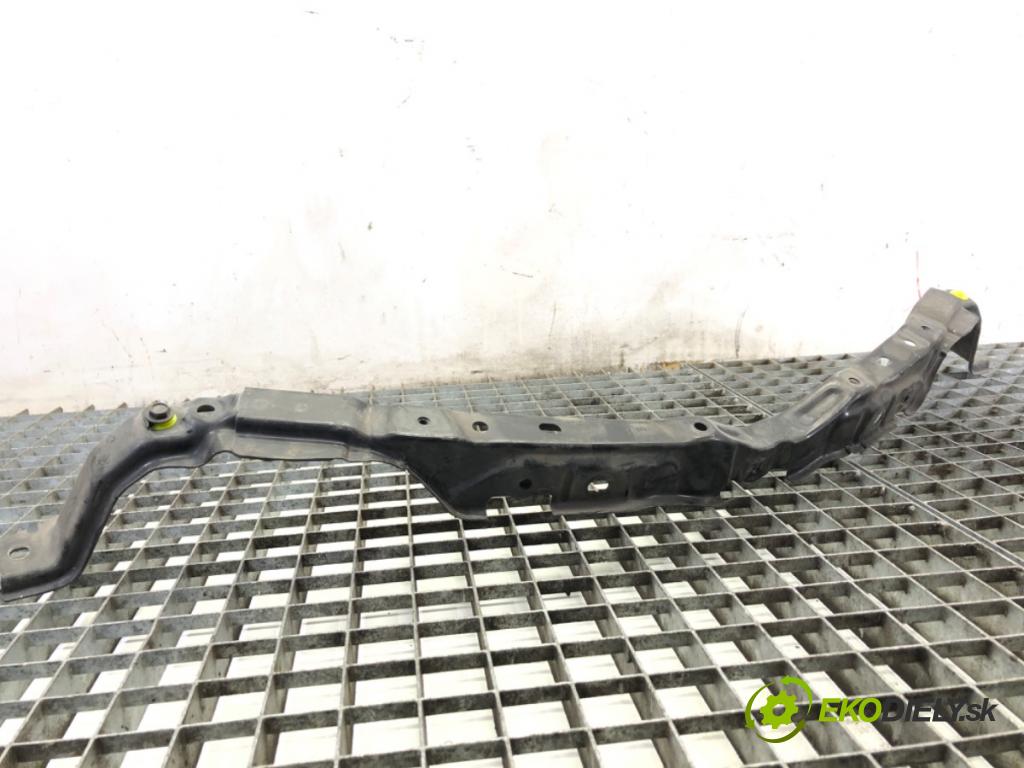 TOYOTA RAV 4 IV SUV 2017 114 kW 2.5 Hybrid 4WD (AVA44_) 2494 výztuha horní  (Výztuha)