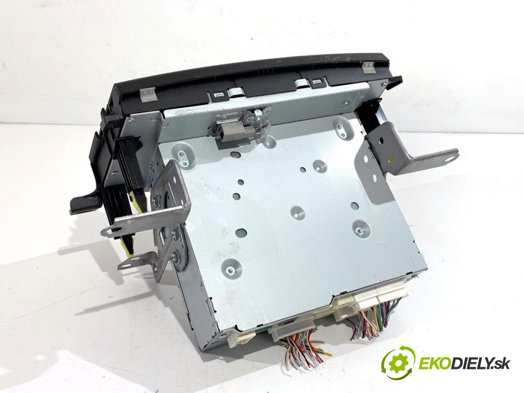 TOYOTA RAV 4 IV SUV 2017 114 kW 2.5 Hybrid 4WD (AVA44_) 2494 RADIO 86140-42310 (Audio zariadenie)