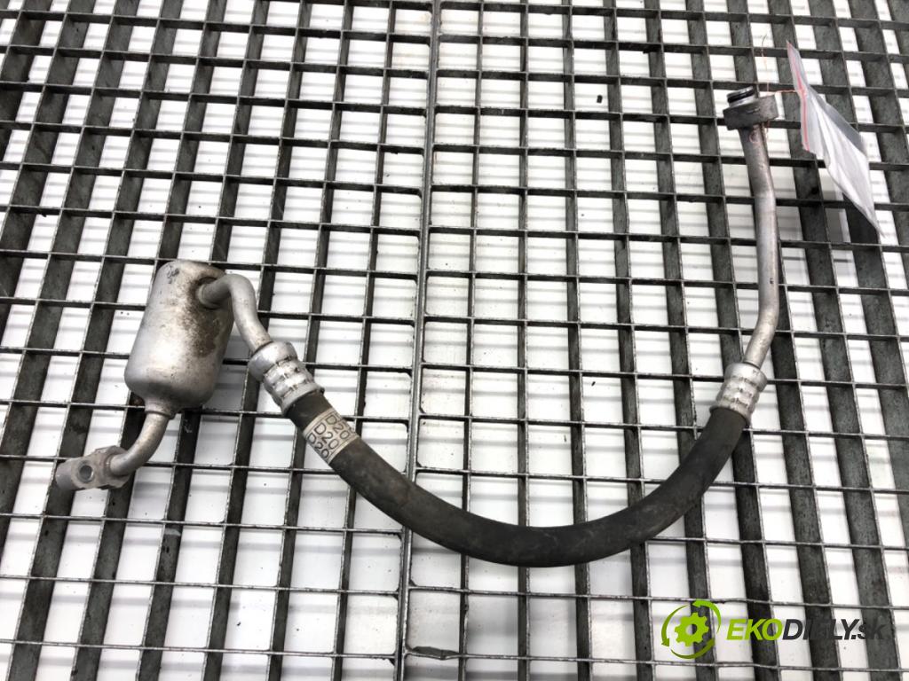 TOYOTA RAV 4 IV SUV 2017 114 kW 2.5 Hybrid 4WD (AVA44_) 2494 rúrka klimatizace  (Trubka klimatizace)