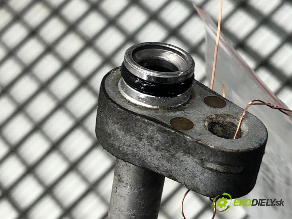 TOYOTA RAV 4 IV SUV 2017 114 kW 2.5 Hybrid 4WD (AVA44_) 2494 rúrka klimatizace  (Trubka klimatizace)