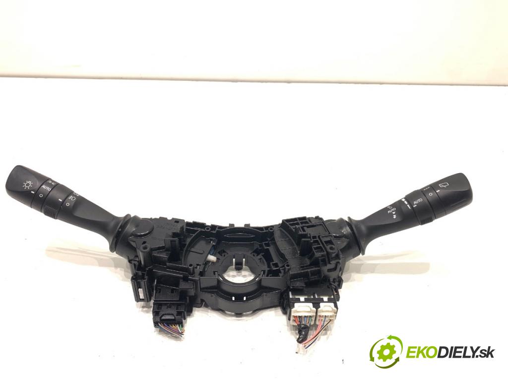 TOYOTA RAV 4 IV SUV 2017 114 kW 2.5 Hybrid 4WD (AVA44_) 2494 Prepínač kombinovaný 17F744 (Prepínacie páčky pod volantom)