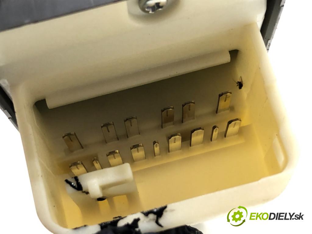 TOYOTA RAV 4 IV SUV 2017 114 kW 2.5 Hybrid 4WD (AVA44_) 2494 Prepínač okien 076-0N76 (Prepínacie páčky pod volantom)