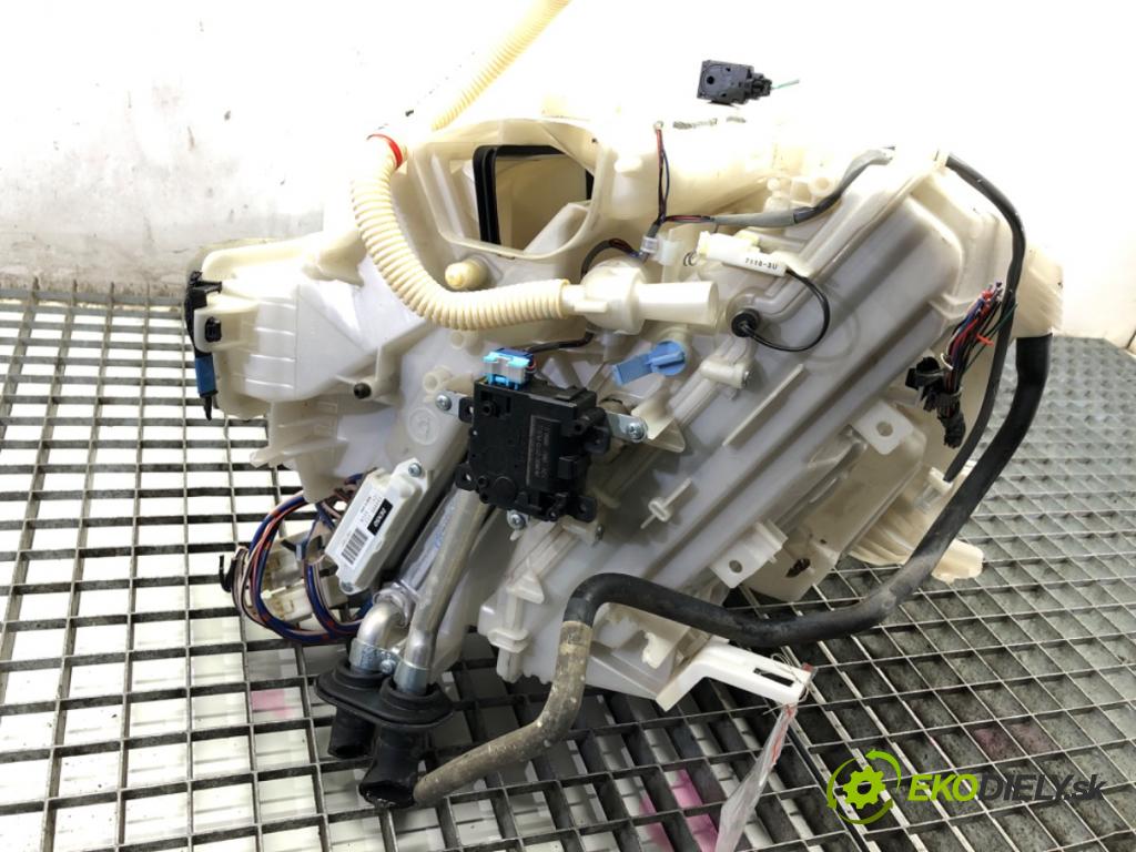 TOYOTA RAV 4 IV SUV 2017 114 kW 2.5 Hybrid 4WD (AVA44_) 2494 Výhrevné teleso, radiátor kúrenia 87050-42600 (Radiátor kúrenia)