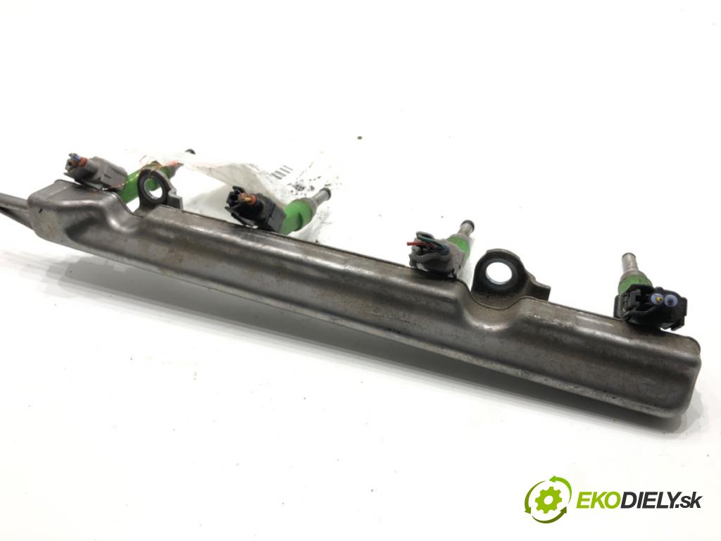 TOYOTA RAV 4 IV SUV 2017 114 kW 2.5 Hybrid 4WD (AVA44_) 2494 Lišta vstrekovacia 23250-36010 (Vstrekovacia lišta)