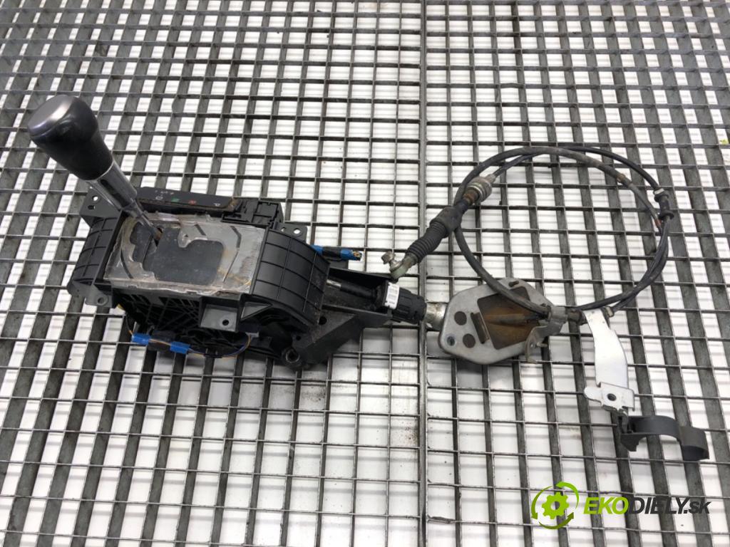 TOYOTA RAV 4 IV SUV 2017 114 kW 2.5 Hybrid 4WD (AVA44_) 2494 Kulisa  (Rýchlostná páka (kulisa))