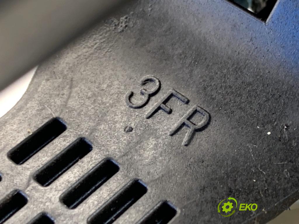 TOYOTA RAV 4 IV SUV 2017 114 kW 2.5 Hybrid 4WD (AVA44_) 2494 Kľučka vonkajšia pravy predný
