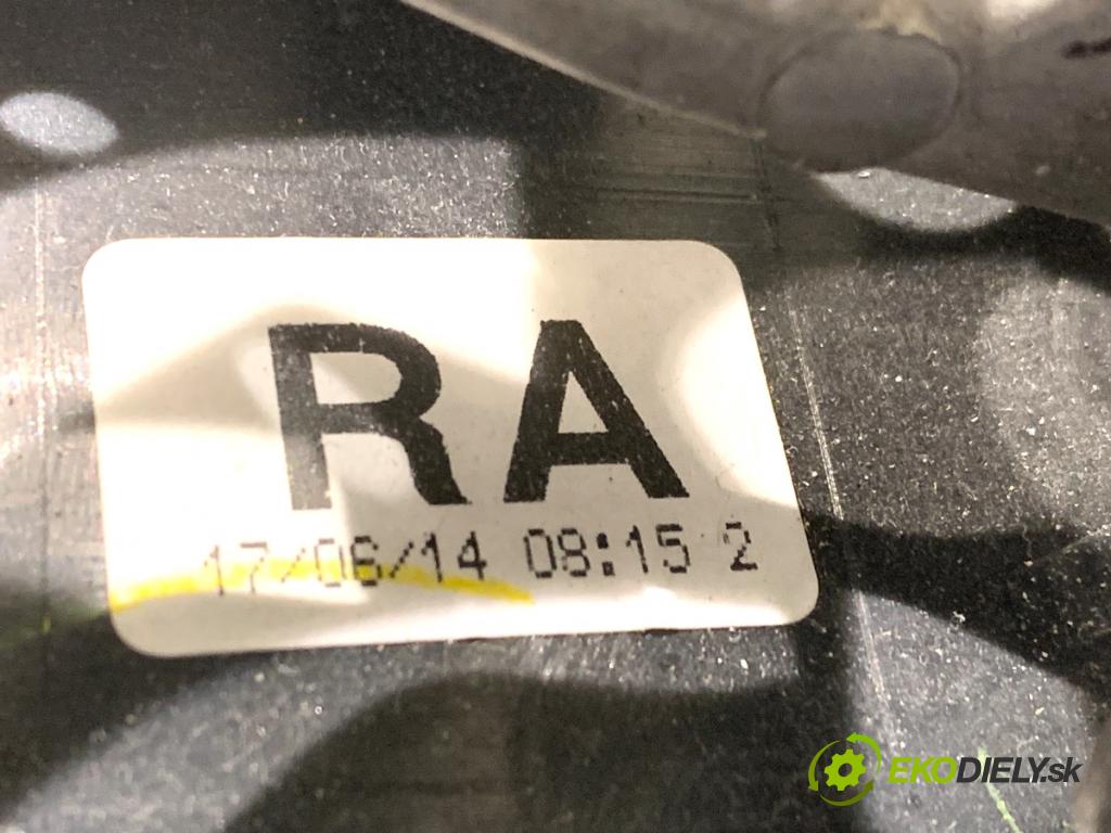 TOYOTA RAV 4 IV SUV 2017 114 kW 2.5 Hybrid 4WD (AVA44_) 2494 Volant  (Volant)