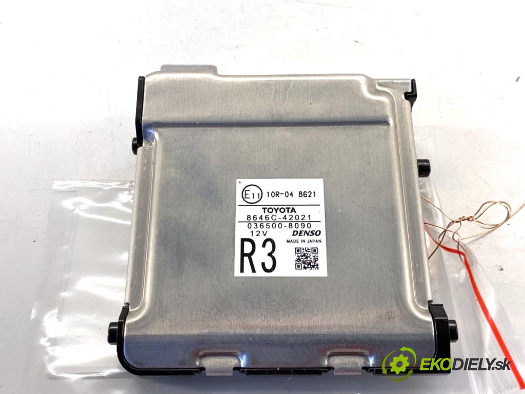 TOYOTA RAV 4 IV SUV 2017 114 kW 2.5 Hybrid 4WD (AVA44_) 2494 KAMERA okna prednej 8646C-42021