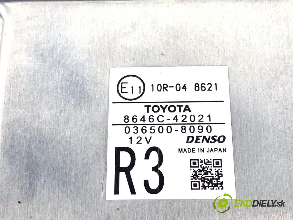 TOYOTA RAV 4 IV SUV 2017 114 kW 2.5 Hybrid 4WD (AVA44_) 2494 KAMERA okna prednej 8646C-42021