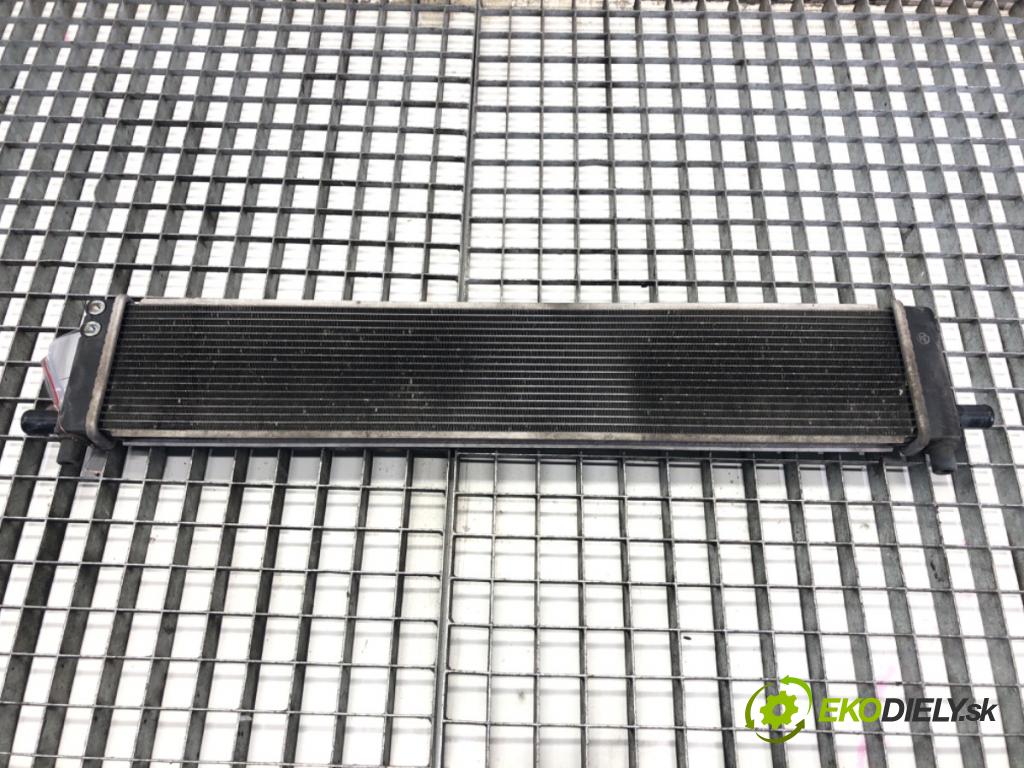 TOYOTA RAV 4 IV SUV 2017 114 kW 2.5 Hybrid 4WD (AVA44_) 2494 chladič  (Chladič)