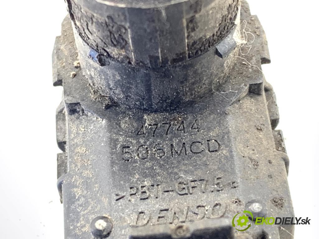 TOYOTA RAV 4 IV SUV 2017 114 kW 2.5 Hybrid 4WD (AVA44_) 2494 Snímač PDC