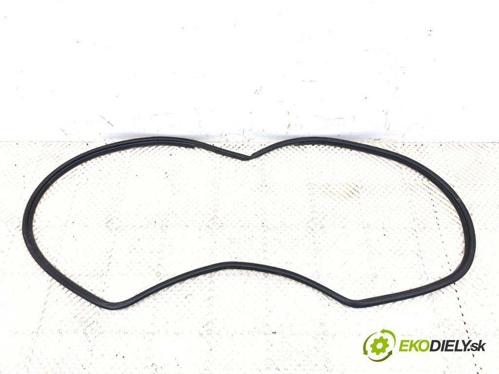 TOYOTA RAV 4 IV SUV 2017 114 kW 2.5 Hybrid 4WD (AVA44_) 2494 těsnění dveře zadní část pravá  (Karoserie ostatní)