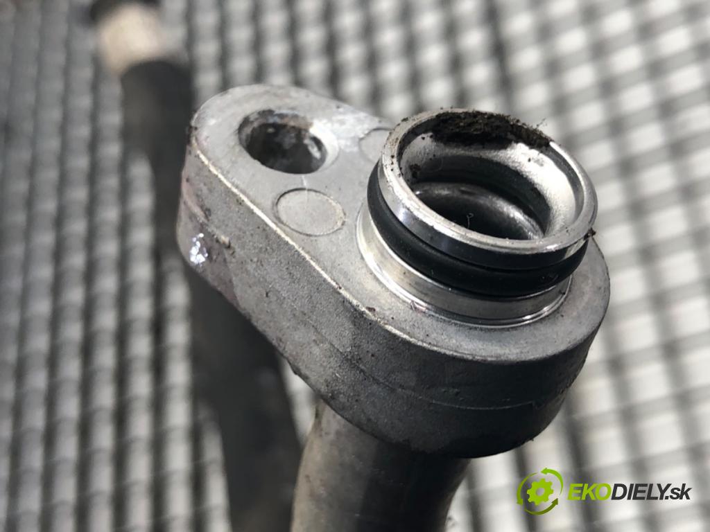 TOYOTA RAV 4 IV SUV 2017 114 kW 2.5 Hybrid 4WD (AVA44_) 2494 rúrka klimatizace  (Trubka klimatizace)