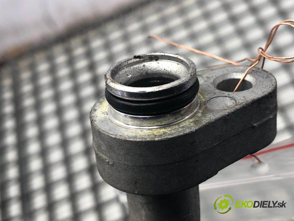 TOYOTA RAV 4 IV SUV 2017 114 kW 2.5 Hybrid 4WD (AVA44_) 2494 rúrka klimatizace  (Trubka klimatizace)