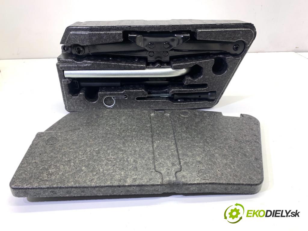 VW GOLF VII Kombi 2015 66 kW 1.6 TDI 1598 souprava náradí 5G0012115S
