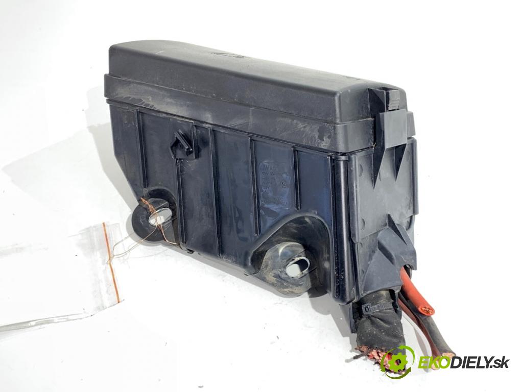 VW GOLF VII Kombi 2015 66 kW 1.6 TDI 1598 Skrinka poistková 5Q0907361C (Poistková skrinka)