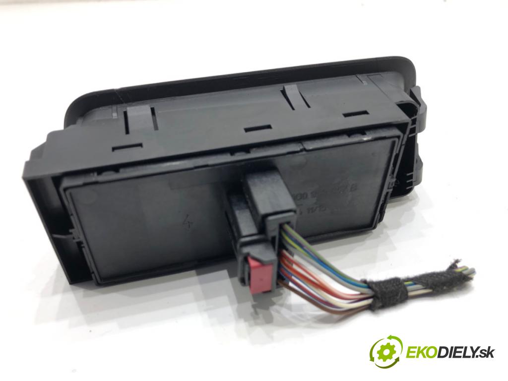 VW GOLF VII Kombi 2015 66 kW 1.6 TDI 1598 přepínač oken 5G0959857B (Páčky pod volantem)