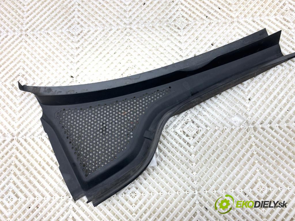 VW GOLF VII Kombi 2015 66 kW 1.6 TDI 1598 Torpédo, plast pod čelné okno pravé 5G1819404A